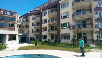 Продава се тристаен апартамент в Свети Влас, България