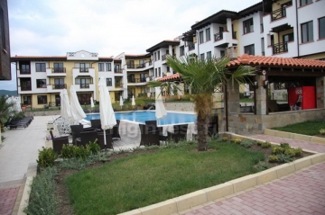 Продава се четиристаен апартамент на първа линия, Черноморец, България